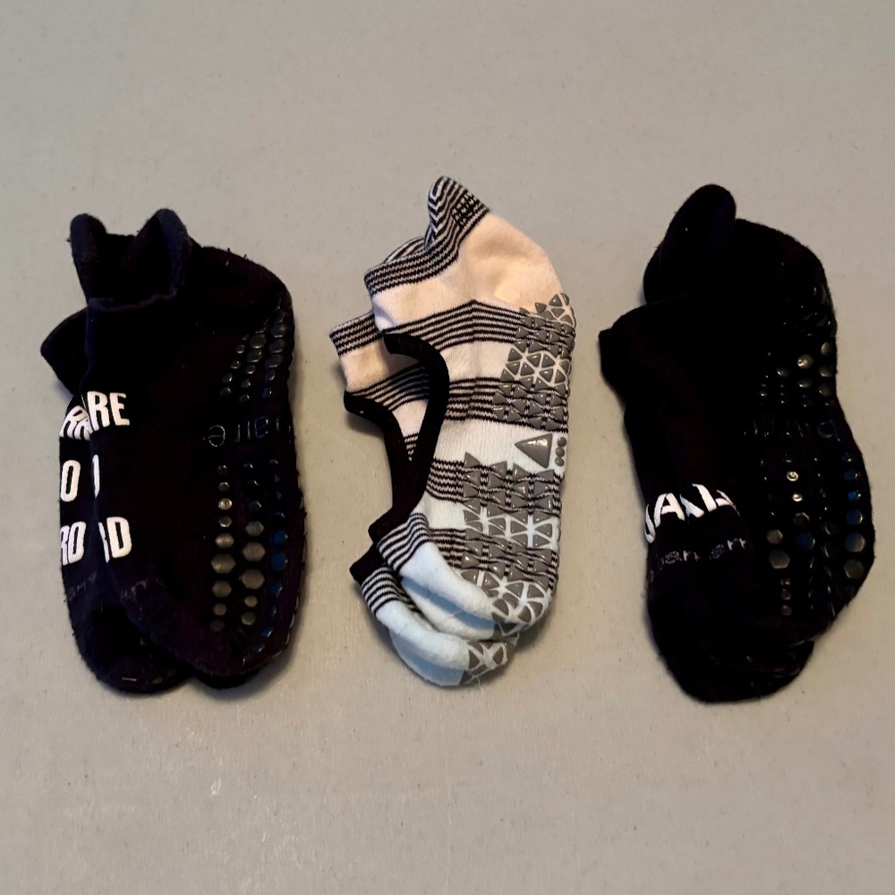 Pure Barre grippy socks small
